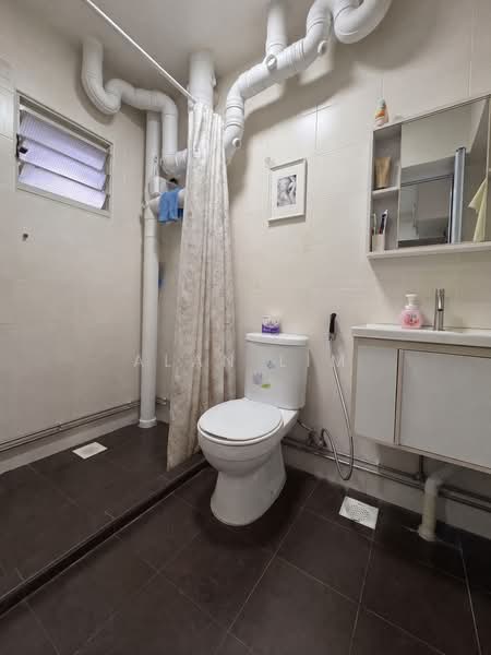 176A Edgefield Plains, 176A Edgefield Plains, 3 Bedrooms, 1,184 sqft, HDB Flat For Sale, by Alan Lim, 500125287 - Common Bathroom - PropertyGuru.com.sg