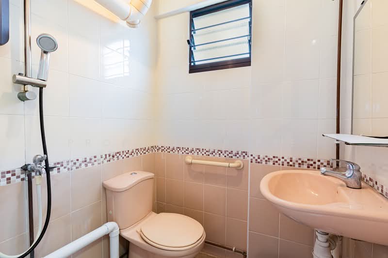 309 Shunfu Road, 309 Shunfu Road, 3 Bedrooms, 1,023 sqft, HDB Flat For Sale, by PROPSELLER PTE. LTD., 500125334 - Bathroom - PropertyGuru.com.sg