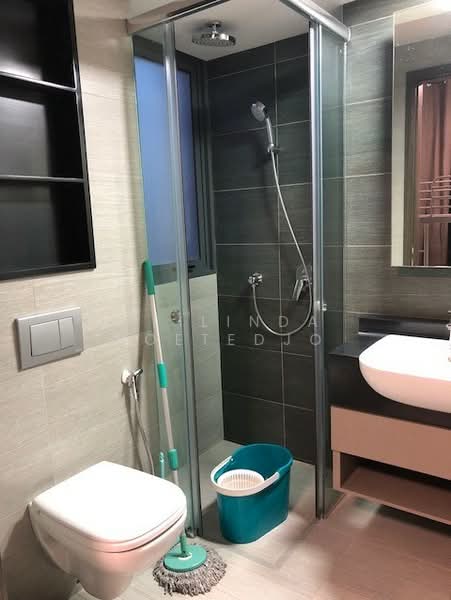 Liv on Wilkie, 9 Wilkie Terrace, 3 Bedrooms, 732 sqft, Apartment For Rent, by Meilinda Soetedjo, 500125339 - Bathroom - PropertyGuru.com.sg