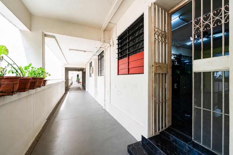 706 Clementi West Street 2, 706 Clementi West Street 2, 2 Bedrooms, 732 sqft, HDB Flat For Sale, by PROPSELLER PTE. LTD., 500125342 - Corridor - PropertyGuru.com.sg
