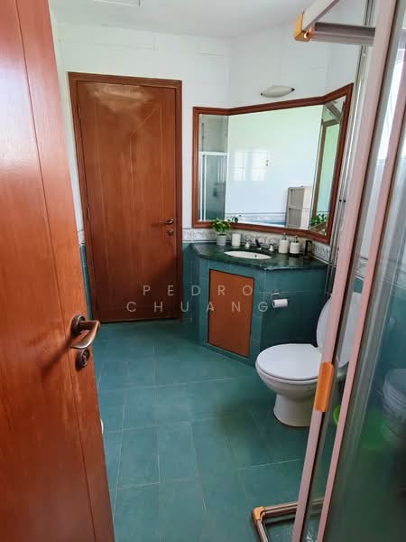 Parry Green, Parry Green, 5 Bedrooms, 3,900 sqft, Terraced House For Sale, by Pedro Chuang, 500125355 - Bathroom - PropertyGuru.com.sg