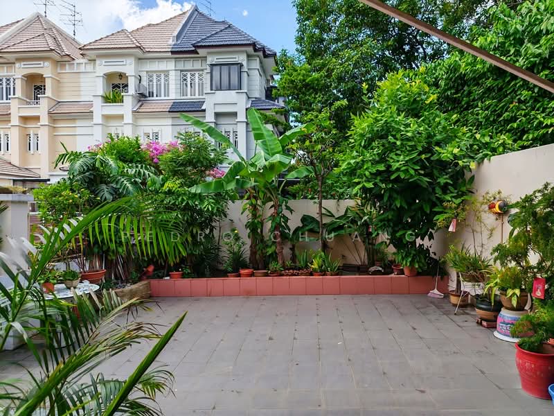 Parry Green, Parry Green, 5 Bedrooms, 3,900 sqft, Terraced House For Sale, by Pedro Chuang, 500125355 - Exterior - PropertyGuru.com.sg