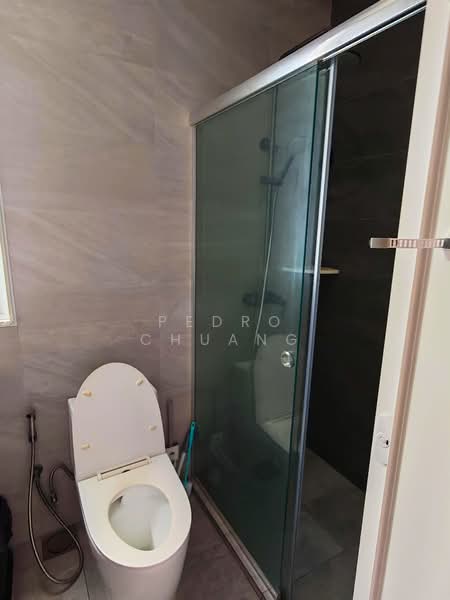 Parry Green, Parry Green, 5 Bedrooms, 3,900 sqft, Terraced House For Sale, by Pedro Chuang, 500125355 - Bathroom - PropertyGuru.com.sg