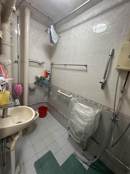 359 Admiralty Drive, 359 Admiralty Drive, Sembawang / Yishun, Room Rental, 120 sqft, HDB Flat For Rent, by Sharon Chong, 500125360 - Bathroom - PropertyGuru.com.sg