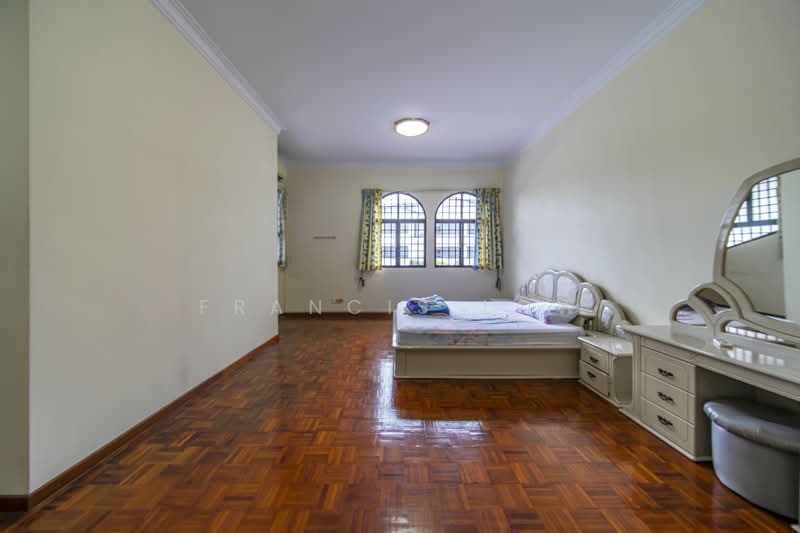 Lowland Road Sizable Terrace, Lowland Road, 5 Bedrooms, 3,400 sqft, Terraced House For Sale, by Francis Low, 500125364 - Master Bedroom - PropertyGuru.com.sg