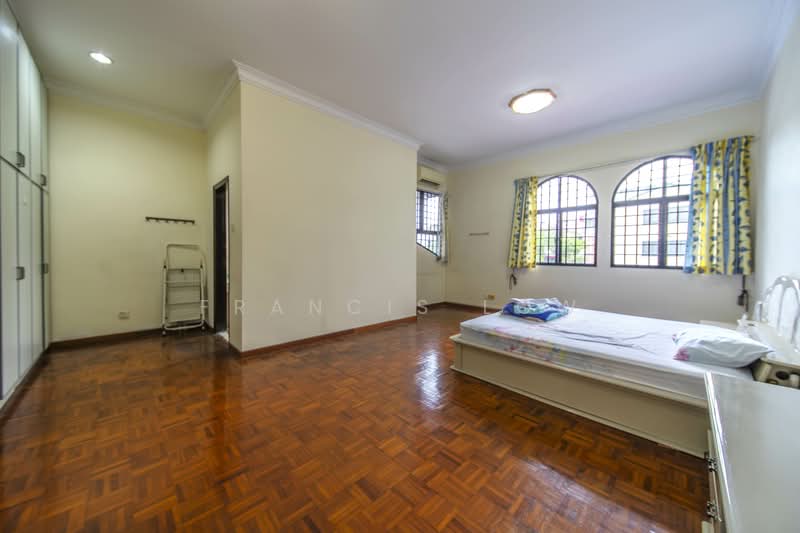 Lowland Road Sizable Terrace, Lowland Road, 5 Bedrooms, 3,400 sqft, Terraced House For Sale, by Francis Low, 500125364 - Master Bedroom - PropertyGuru.com.sg