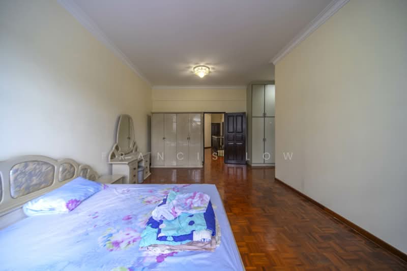 Lowland Road Sizable Terrace, Lowland Road, 5 Bedrooms, 3,400 sqft, Terraced House For Sale, by Francis Low, 500125364 - Master Bedroom - PropertyGuru.com.sg