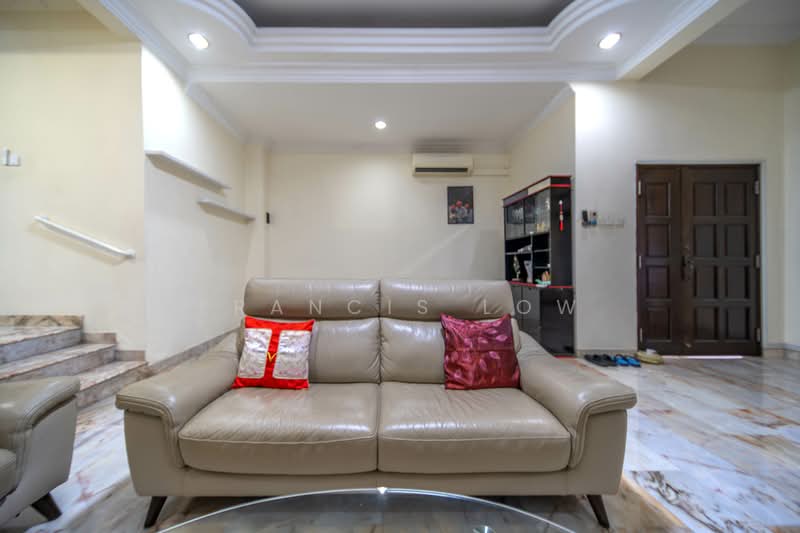 Lowland Road Sizable Terrace, Lowland Road, 5 Bedrooms, 3,400 sqft, Terraced House For Sale, by Francis Low, 500125364 - Living Room - PropertyGuru.com.sg