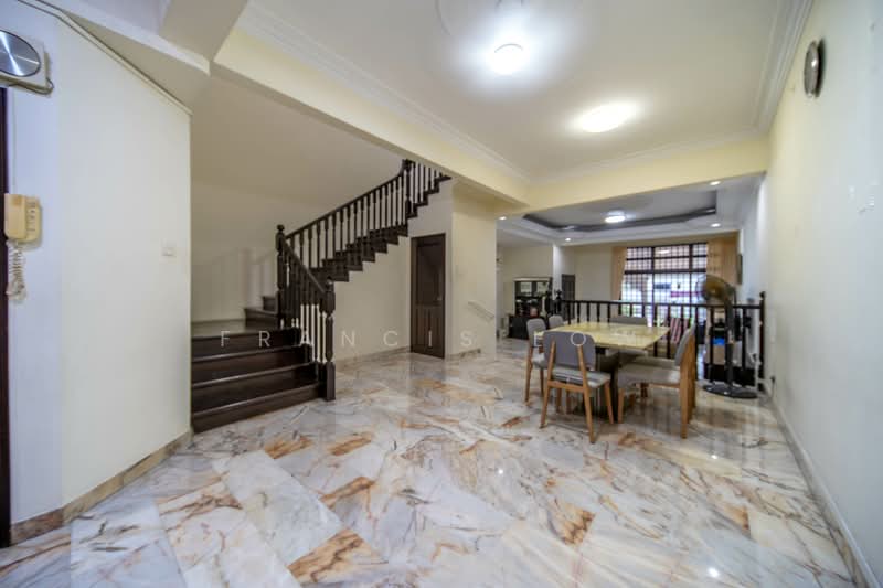 Lowland Road Sizable Terrace, Lowland Road, 5 Bedrooms, 3,400 sqft, Terraced House For Sale, by Francis Low, 500125364 - Dinning Room - PropertyGuru.com.sg