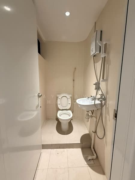 The Colonnade, 82 Grange Road, 4 Bedrooms, 3,993 sqft, Condominium For Rent, by Jay Dawn Chandra, 500125375 - Bathroom - PropertyGuru.com.sg