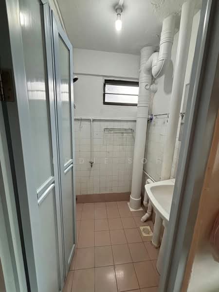 15 Hougang Avenue 3, 15 Hougang Avenue 3, 3 Bedrooms, 882 sqft, HDB Flat For Sale, by Eddie SOH, 500125384 - Bathroom - PropertyGuru.com.sg