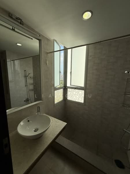 The Lakeshore, 33 Jurong West Street 41, 2 Bedrooms, 861 sqft, Condominium For Rent, by Liang Xu, 500125388 - Master Bathroom - PropertyGuru.com.sg
