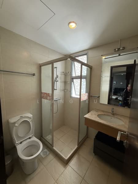 The Lakeshore, 33 Jurong West Street 41, 2 Bedrooms, 861 sqft, Condominium For Rent, by Liang Xu, 500125388 - Bathroom - PropertyGuru.com.sg