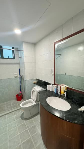 Summerdale, 2 Boon Lay Drive, 4 Bedrooms, 1,399 sqft, Condominium For Rent, by Tan Hui Shan, 500125399 - Bathroom - PropertyGuru.com.sg