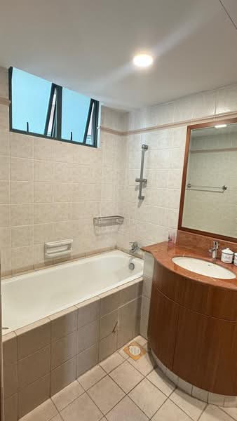 Summerdale, 2 Boon Lay Drive, 4 Bedrooms, 1,399 sqft, Condominium For Rent, by Tan Hui Shan, 500125399 - Bathroom - PropertyGuru.com.sg