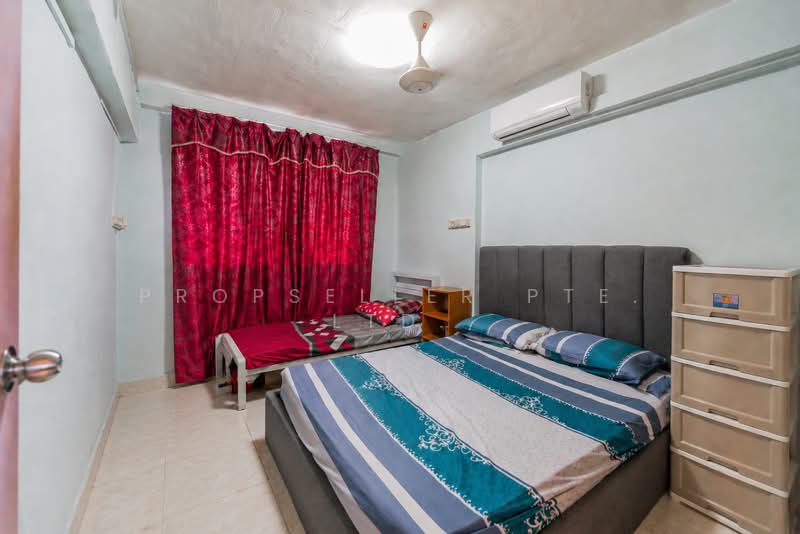 678 Hougang Avenue 8, 678 Hougang Avenue 8, 2 Bedrooms, 689 sqft, HDB Flat For Sale, by PROPSELLER PTE. LTD., 500125402 - Bedroom - PropertyGuru.com.sg