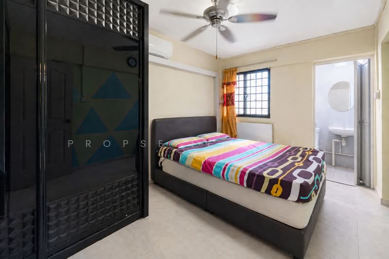 678 Hougang Avenue 8, 678 Hougang Avenue 8, 2 Bedrooms, 689 sqft, HDB Flat For Sale, by PROPSELLER PTE. LTD., 500125402 - Bedroom - PropertyGuru.com.sg