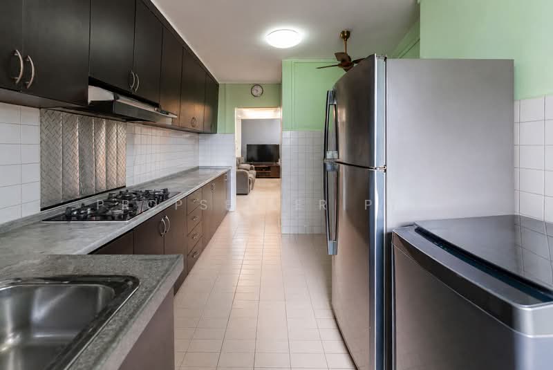 678 Hougang Avenue 8, 678 Hougang Avenue 8, 2 Bedrooms, 689 sqft, HDB Flat For Sale, by PROPSELLER PTE. LTD., 500125402 - Kitchen - PropertyGuru.com.sg