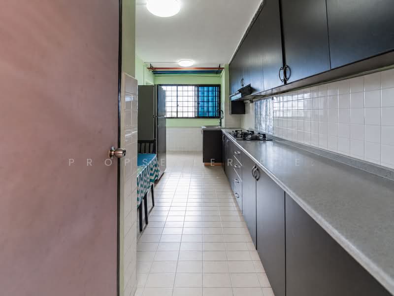 678 Hougang Avenue 8, 678 Hougang Avenue 8, 2 Bedrooms, 689 sqft, HDB Flat For Sale, by PROPSELLER PTE. LTD., 500125402 - Kitchen - PropertyGuru.com.sg