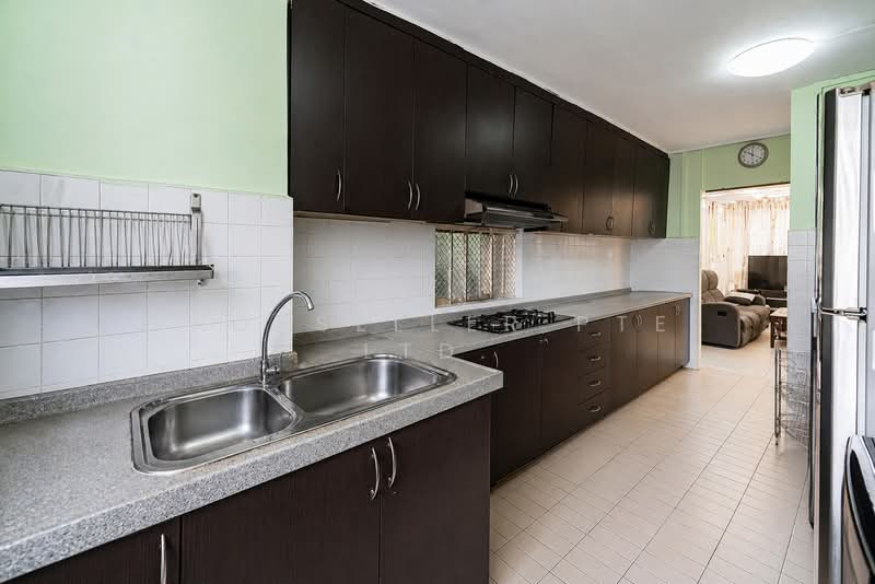 678 Hougang Avenue 8, 678 Hougang Avenue 8, 2 Bedrooms, 689 sqft, HDB Flat For Sale, by PROPSELLER PTE. LTD., 500125402 - Kitchen - PropertyGuru.com.sg