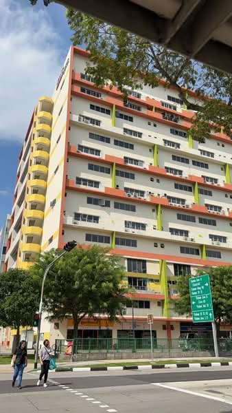249 Yishun Avenue 9, 249 Yishun Avenue 9, 3 Bedrooms, 904 sqft, HDB Flat For Sale, by Gordon Chong, 500125409 - Exterior - PropertyGuru.com.sg
