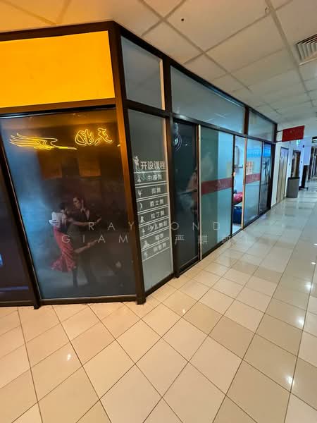 Sultan Plaza, 100 Jalan Sultan, 527 sqft, Mall Shop For Sale, by Raymond Giam (严麒敬), 500125425 - Corridor - CommercialGuru.com.sg