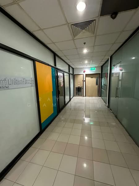 Sultan Plaza, 100 Jalan Sultan, 527 sqft, Mall Shop For Sale, by Raymond Giam (严麒敬), 500125425 - Corridor - CommercialGuru.com.sg