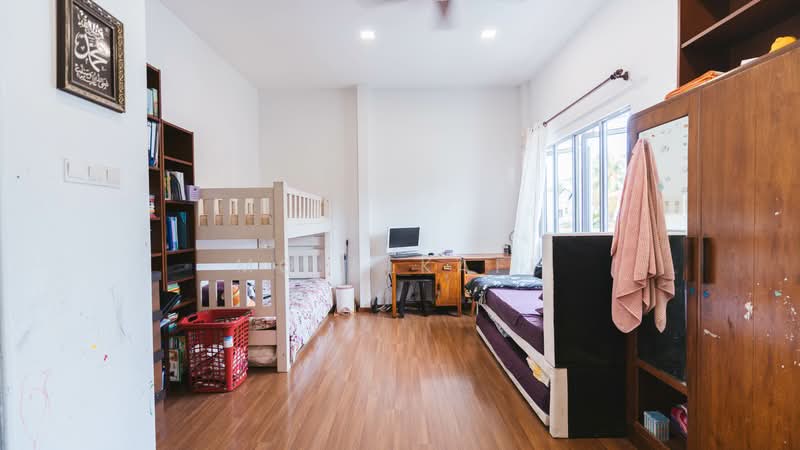 Peakview Estate, , 6 Bedrooms, 3,800 sqft, Semi-Detached House For Sale, by Mo Alkaff, 500125438 - Junior Master 2 - PropertyGuru.com.sg