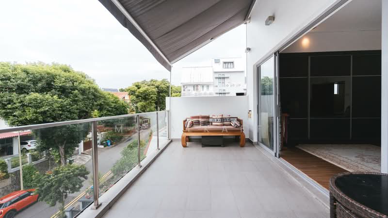 Peakview Estate, , 6 Bedrooms, 3,800 sqft, Semi-Detached House For Sale, by Mo Alkaff, 500125438 - Master Balcony - PropertyGuru.com.sg