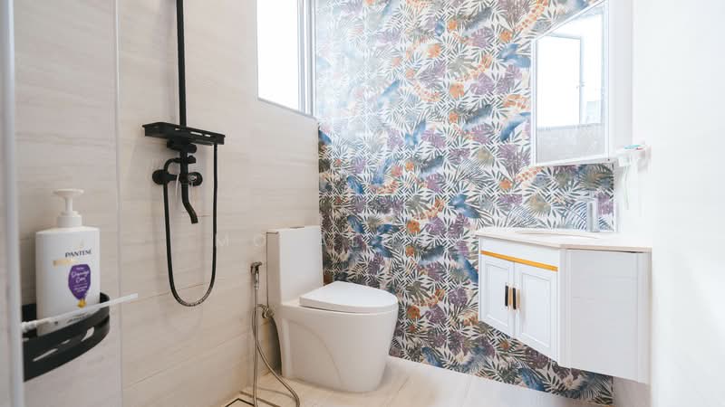 Peakview Estate, , 6 Bedrooms, 3,800 sqft, Semi-Detached House For Sale, by Mo Alkaff, 500125438 - Junior Master Bathroom - PropertyGuru.com.sg