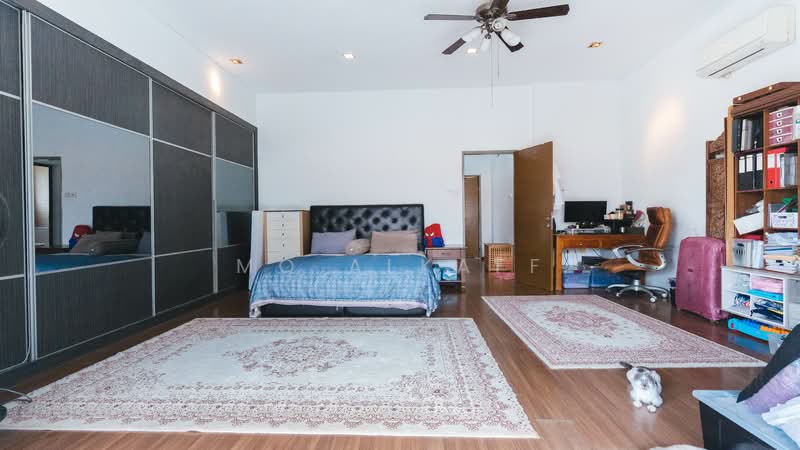 Peakview Estate, , 6 Bedrooms, 3,800 sqft, Semi-Detached House For Sale, by Mo Alkaff, 500125438 - Master Bedroom - PropertyGuru.com.sg
