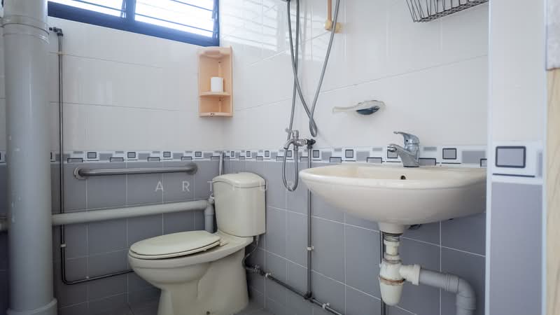 108 Tampines Street 11, 108 Tampines Street 11, 2 Bedrooms, 840 sqft, HDB Flat For Sale, by Arthur Lim, 500125441 - COMMON BATHROOM - PropertyGuru.com.sg