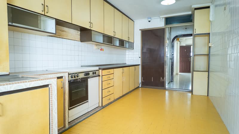 108 Tampines Street 11, 108 Tampines Street 11, 2 Bedrooms, 840 sqft, HDB Flat For Sale, by Arthur Lim, 500125441 - KITCHEN - PropertyGuru.com.sg