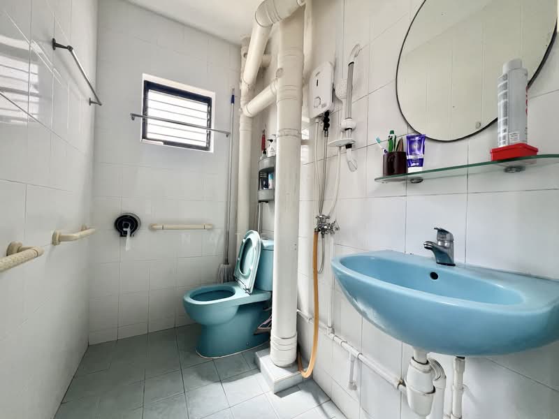 307 Woodlands Avenue 1, 307 Woodlands Avenue 1, 3 Bedrooms, 1,151 sqft, HDB Flat For Sale, by Nate Lim, 500125447 - Bathroom - PropertyGuru.com.sg