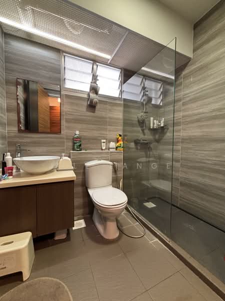 331A Anchorvale Street, 331A Anchorvale Street, 3 Bedrooms, 1,205 sqft, HDB Flat For Sale, by Jill Lange, 500125456 - Bathroom - PropertyGuru.com.sg
