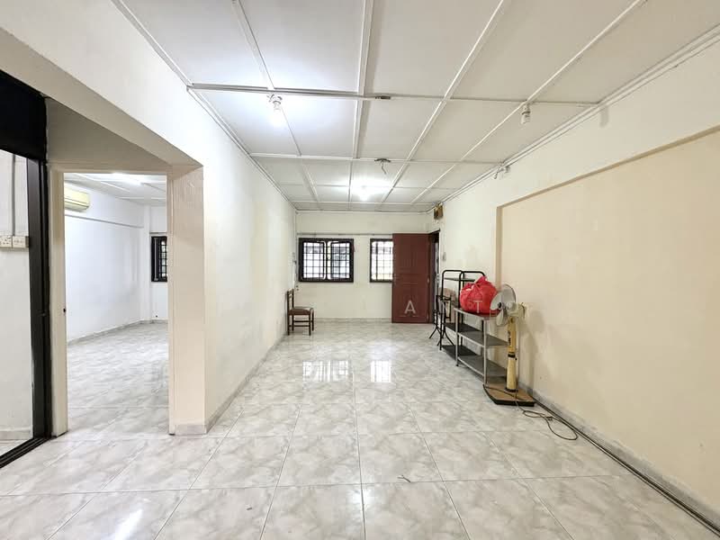 349 Jurong East Avenue 1, 349 Jurong East Avenue 1, 3 Bedrooms, 936 sqft, HDB Flat For Sale, by Noviana Santoso, 500125460 - Living Room - PropertyGuru.com.sg