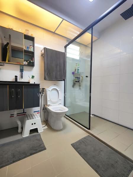 453A Bukit Batok West Avenue 6, 453A Bukit Batok West Avenue 6, 3 Bedrooms, 1,001 sqft, HDB Flat For Sale, by Waactor Chan, 500125468 - Bathroom - PropertyGuru.com.sg