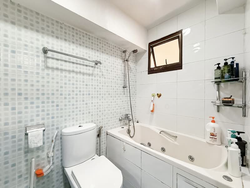 59 Strathmore Avenue, 59 Strathmore Avenue, 3 Bedrooms, 1,184 sqft, HDB Flat For Rent, by Carven HO, 500125475 - Bathroom - PropertyGuru.com.sg