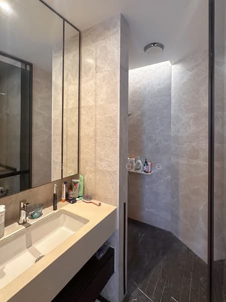 Amber Park, 18 Amber Gardens, 2 Bedrooms, 700 sqft, Condominium For Rent, by Gary Ong, 500125486 - Master Bath - PropertyGuru.com.sg
