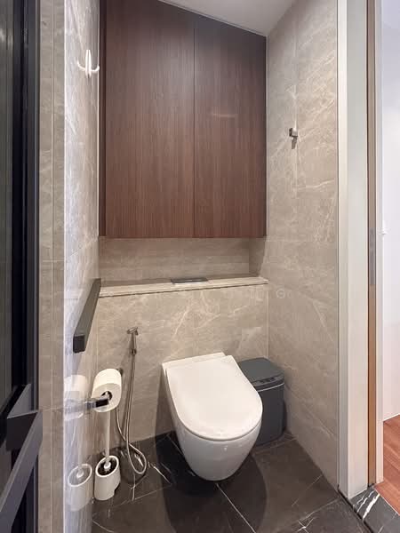 Amber Park, 18 Amber Gardens, 2 Bedrooms, 700 sqft, Condominium For Rent, by Gary Ong, 500125486 - Master Bath - PropertyGuru.com.sg