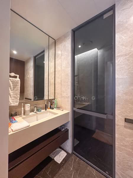 Amber Park, 18 Amber Gardens, 2 Bedrooms, 700 sqft, Condominium For Rent, by Gary Ong, 500125486 - Master Bath - PropertyGuru.com.sg