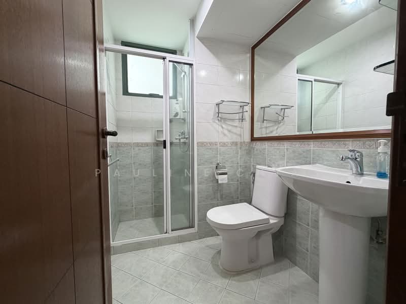 Palm Gardens, 2A Hong San Walk, 4 Bedrooms, 1,346 sqft, Condominium For Rent, by Pauline Chia, 500125498 - Bathroom - PropertyGuru.com.sg