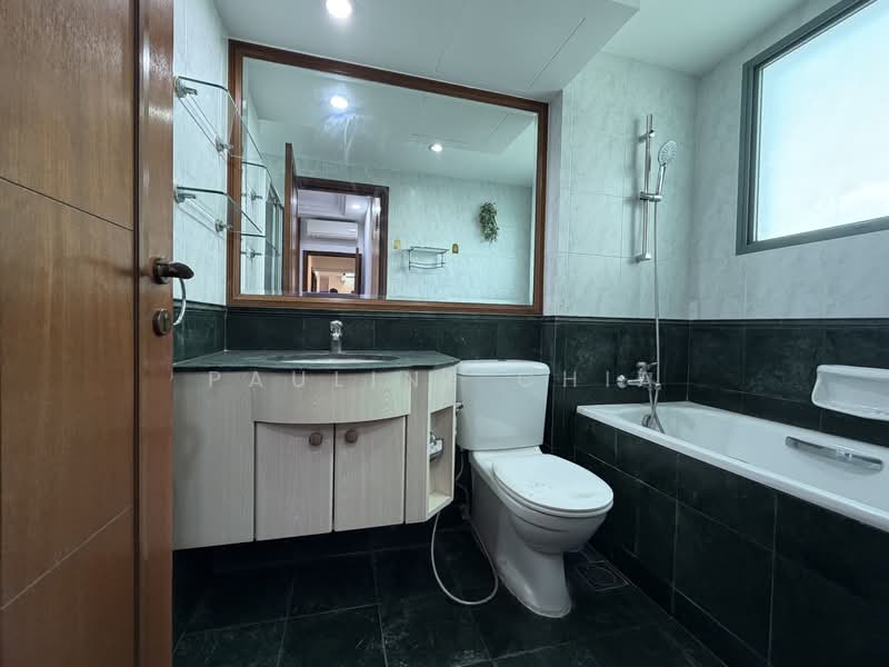 Palm Gardens, 2A Hong San Walk, 4 Bedrooms, 1,346 sqft, Condominium For Rent, by Pauline Chia, 500125498 - Bathroom - PropertyGuru.com.sg