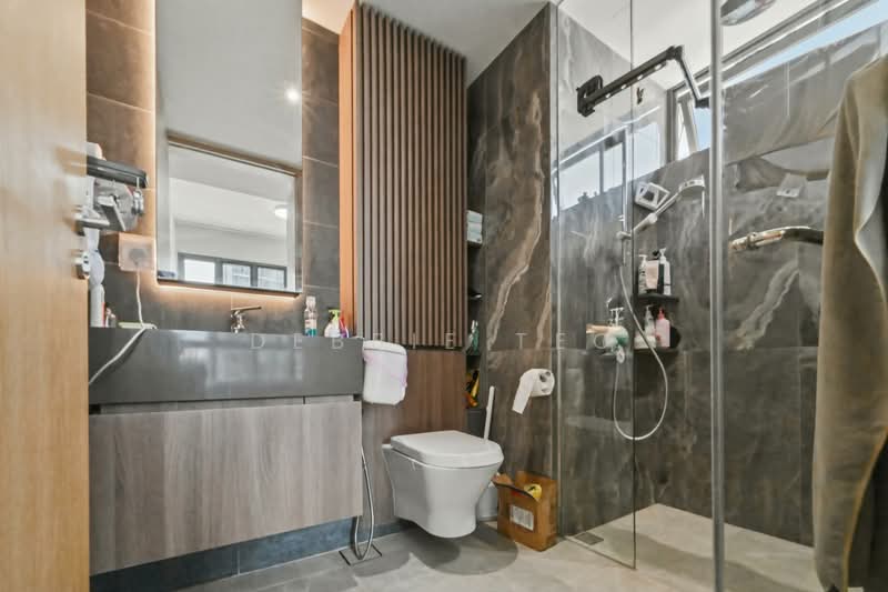 Midwood, 8 Hillview Rise, 3 Bedrooms, 904 sqft, Condominium For Sale, by Debbie Teo, 500125505 - Bathroom - PropertyGuru.com.sg