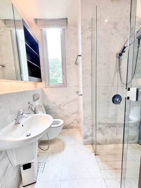 Rare Detached Beautiful Number with Basement and Pool, Trevose Crescent | Tudor Close | Kheam Hock Road | Berrima Road | Dalvey Estate | Merryn road, 6 Bedrooms, 13,000 sqft, Detached House For Sale, by Desmond Lian, 500125528 - Bathroom - PropertyGuru.com.sg