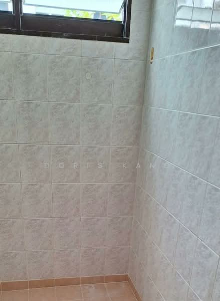 132 Yishun Street 11, 132 Yishun Street 11, 3 Bedrooms, 1,119 sqft, HDB Flat For Sale, by Doris Kang, 500125529 - Bathroom - PropertyGuru.com.sg
