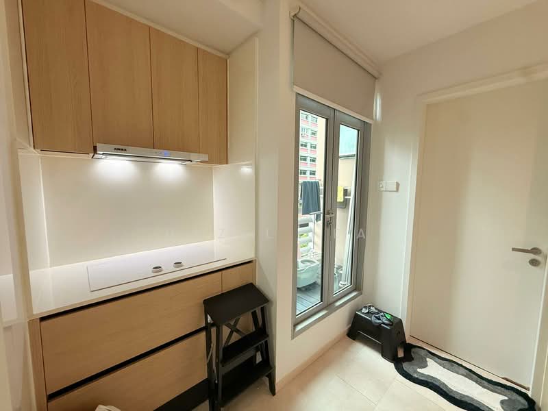 Regency Suites, 36 Kim Tian Road, 2 Bedrooms, 1,055 sqft, Apartment For Rent, by Hazel Tea, 500125536 - Kitchen - PropertyGuru.com.sg