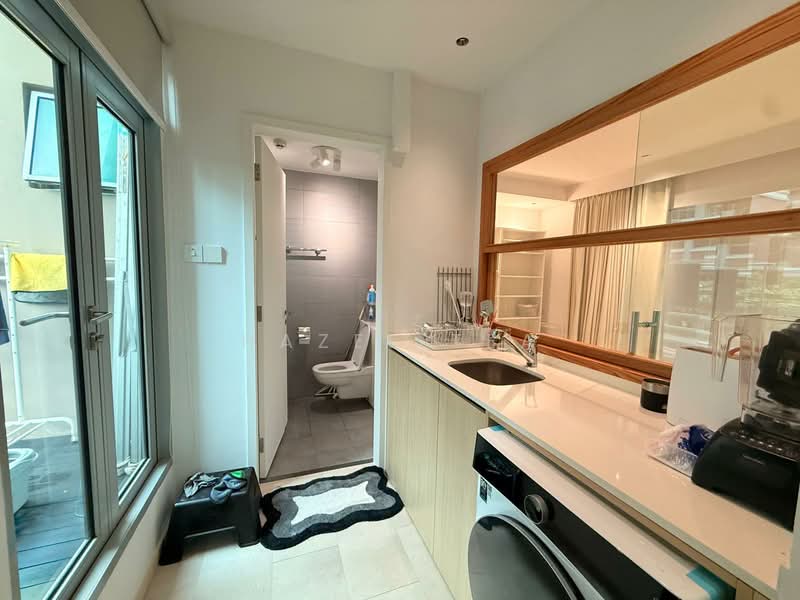 Regency Suites, 36 Kim Tian Road, 2 Bedrooms, 1,055 sqft, Apartment For Rent, by Hazel Tea, 500125536 - Bathroom - PropertyGuru.com.sg
