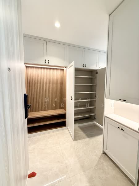 Sengkang Grand Residences, 78 Compassvale Bow, 3 Bedrooms, 1,033 sqft, Condominium For Sale, by Mariah Elizabeth Hu, 500125539 - Entrance - PropertyGuru.com.sg