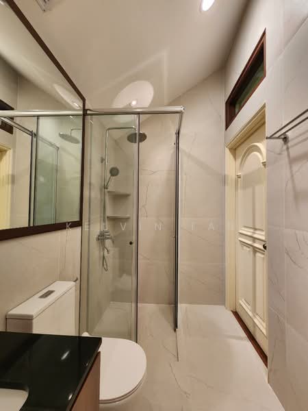 Frankel Estate, 9 Ettrick Terrace, 6 Bedrooms, 5,200 sqft, Semi-Detached House For Rent, by Kelvin Tan, 500125543 - Bathroom - PropertyGuru.com.sg